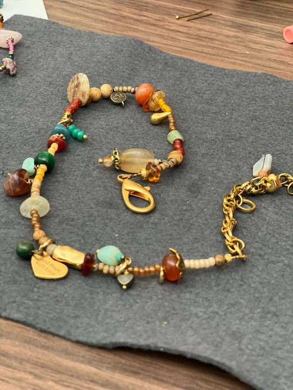 883905b6-ecdf-4304-a30a-b24e231132de GLITTER from the inside-out sieraden workshop